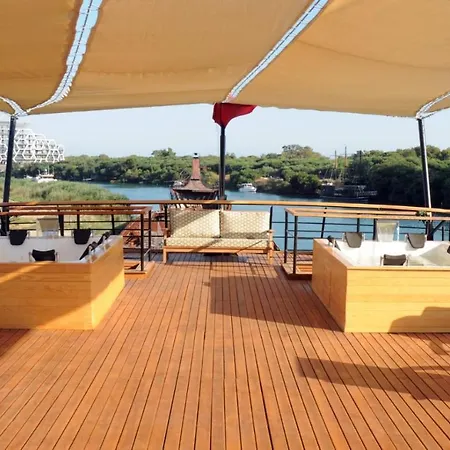 Limitless Yacht Πλωτό κατάλυμα Αττάλεια