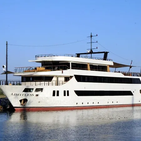 Bådhotel Limitless Yacht