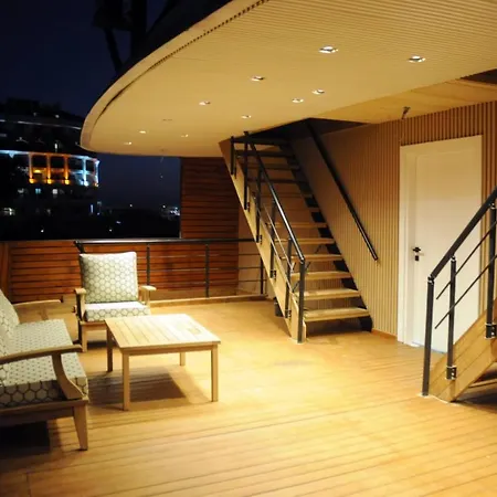 Bådhotel Limitless Yacht *